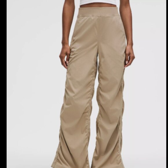 Lululemon Ruched High Rise Wide Leg Pant in trench size S- EUC - Picture 1 of 4